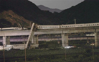Illustration for article titled Two Bullet Trains Collide, One Falls From Bridge